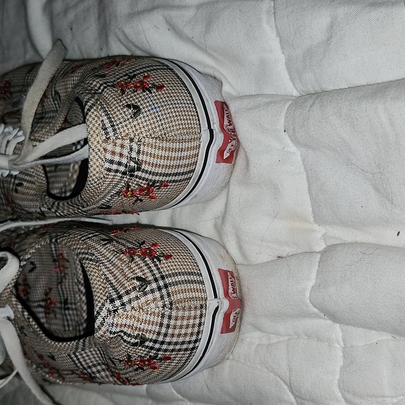 VANS Flower Patterned Skate Shoes, Size 10, VGUC, Cream and Gingham - Picture 2 of 7